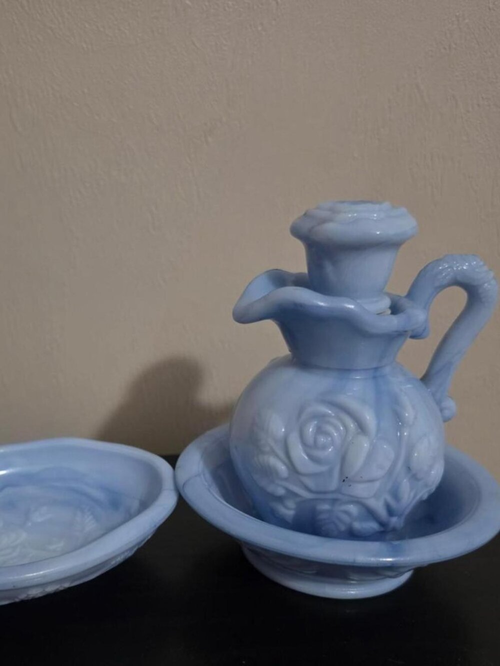Avon vintage may 1978 blue bathroom set with rose ( needs to be cleaned)